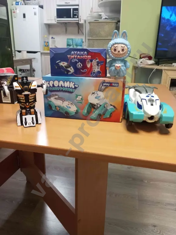 Робот трансформер, электронный заяц, лабубу