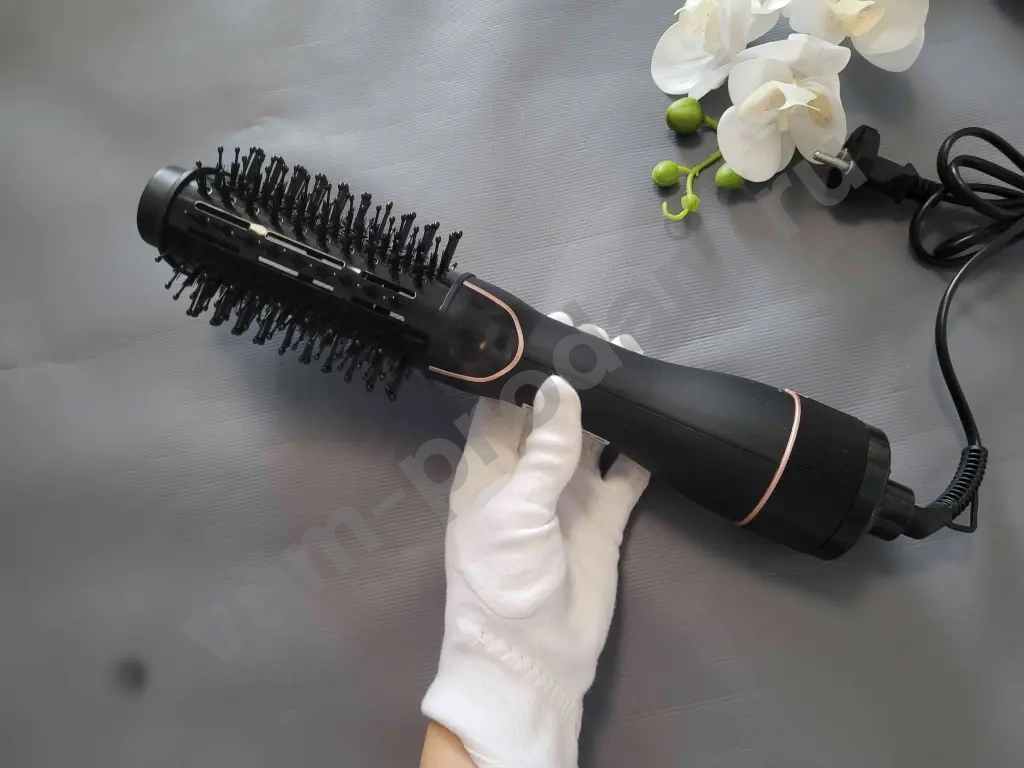 Фен-щетка Endever Aurora-499 как новая