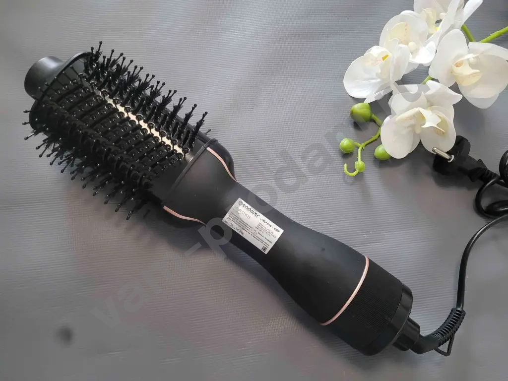 Фен-щетка Endever Aurora-499 как новая