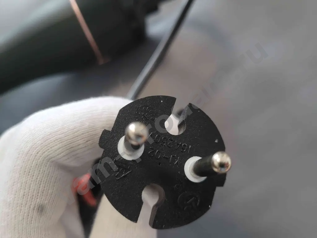 Фен-щетка Endever Aurora-499 как новая