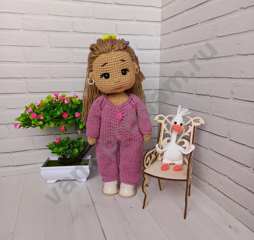 Кукла вязаная