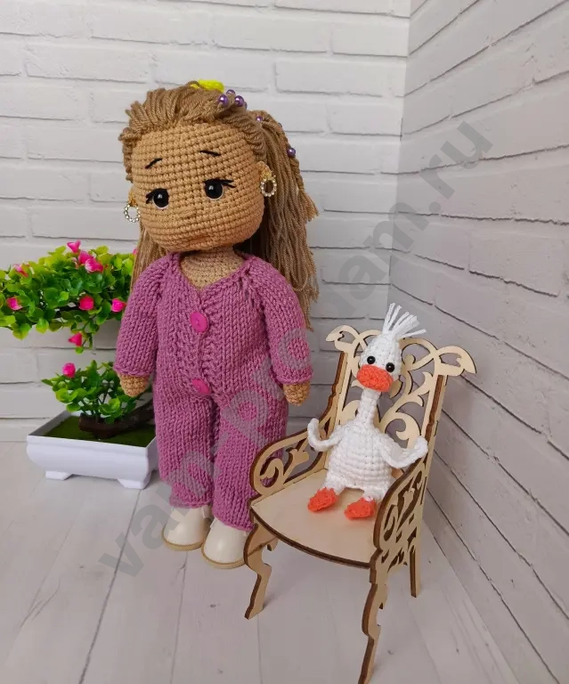 Кукла вязаная