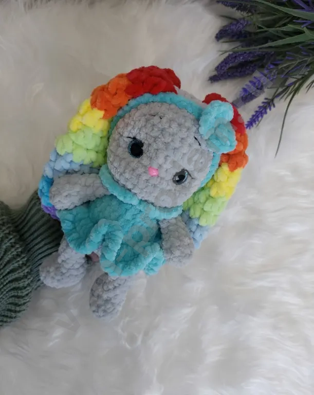 Вязаная игрушка ручной работы "Зайка"