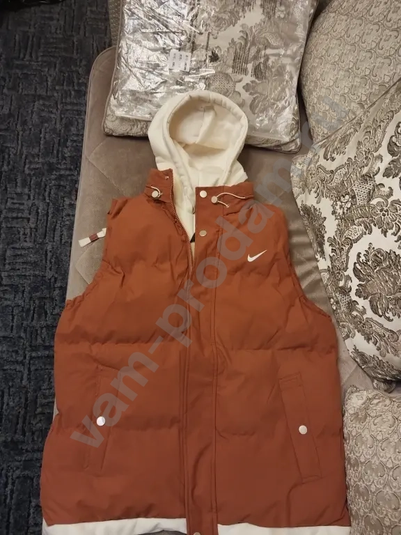 Безрукавка женская 52-54 р