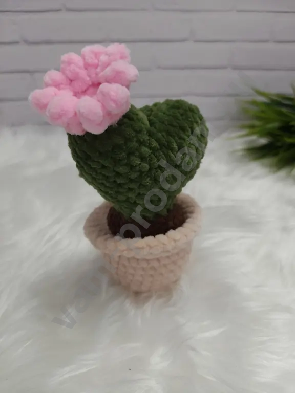 Вязаная игрушка ручной работы "Цветок кактус"