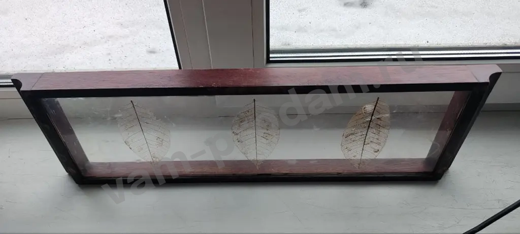 Подставка икебана с листьями