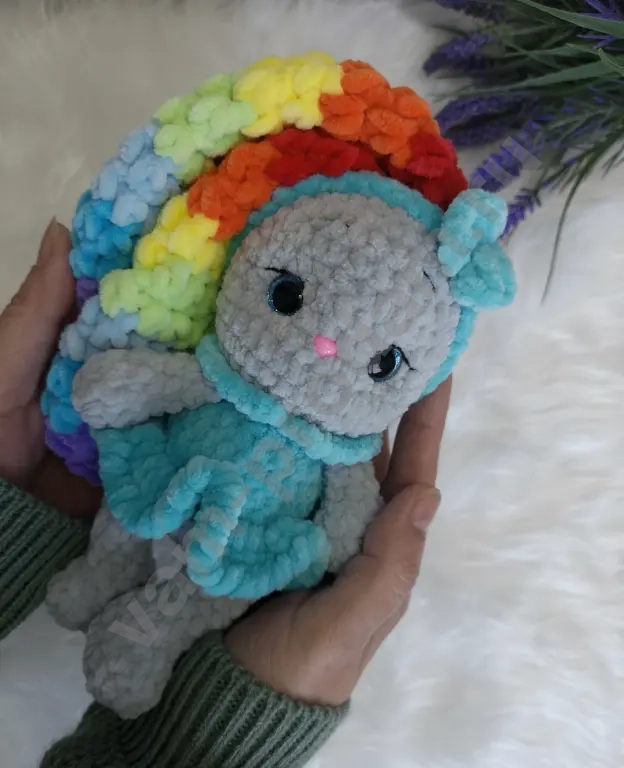 Вязаная игрушка ручной работы "Зайка"