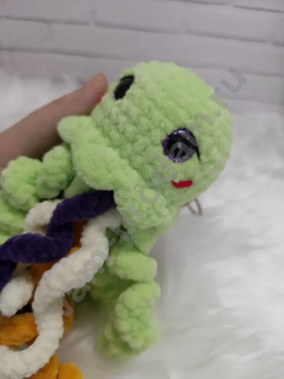 Вязаная игрушка ручной работы "Медуза"