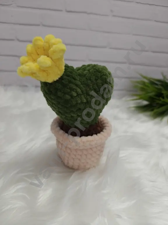 Вязаная игрушка ручной работы "Цветок кактус"