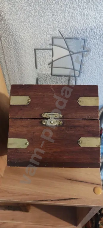 Деревянная шкатулка