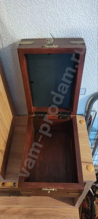 Деревянная шкатулка