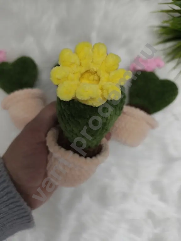 Вязаная игрушка ручной работы "Цветок кактус"