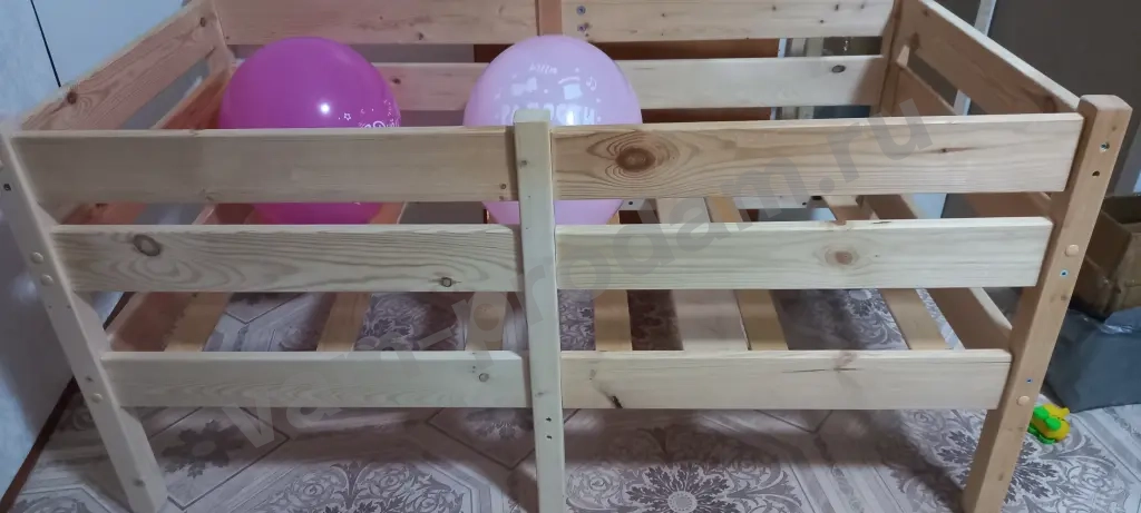 Кровать сосна.