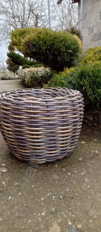 кашпо из искусственного ротанга
