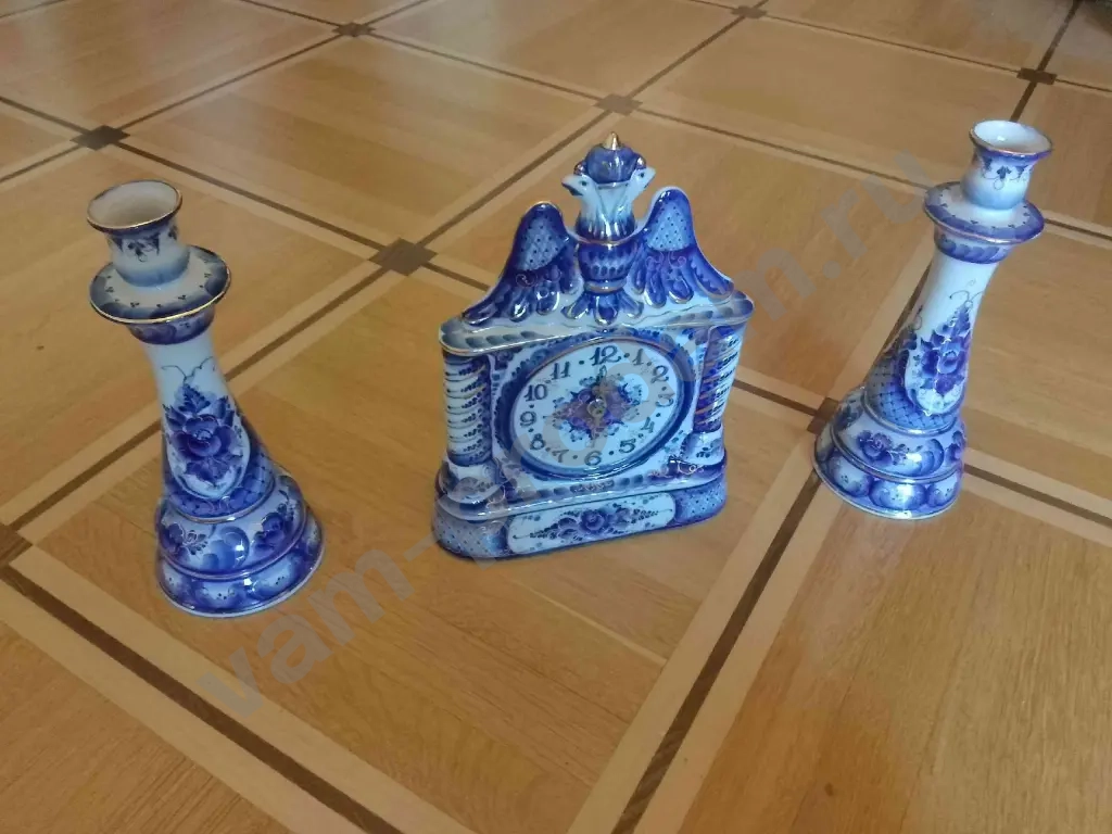 Фарфоровые часы и подсвечники. Гжель.