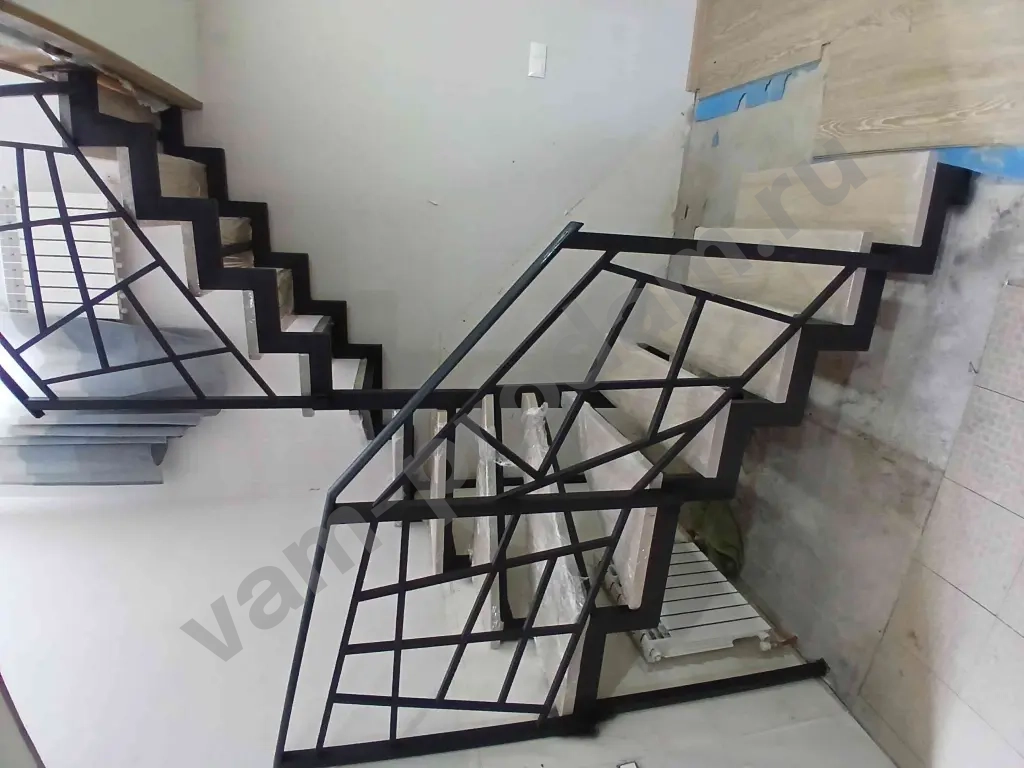 Антресольный этаж Лестница