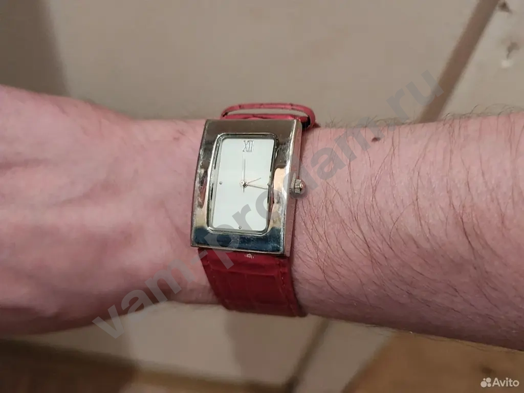 Часы женские красный крокодил