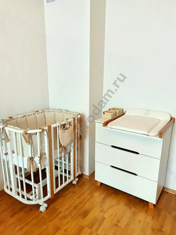 Детская кроватка и пеленальный комод