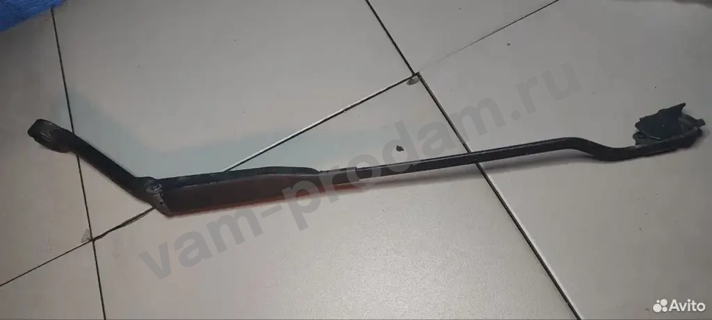 Поводок стеклоочистителя передний Nissan Primera