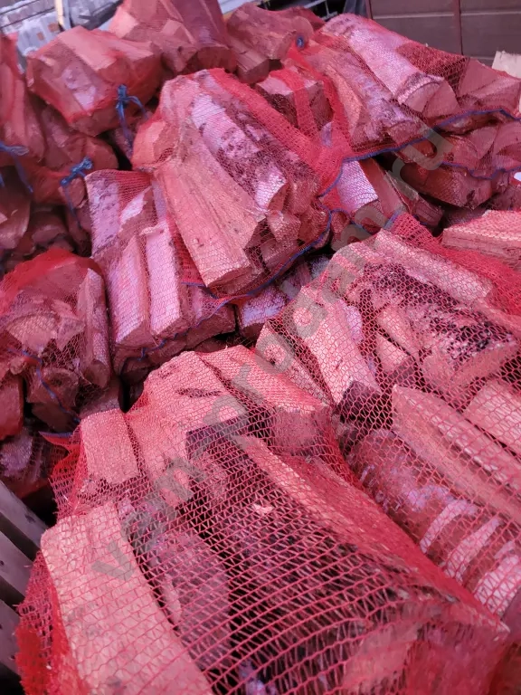 Дрова в сетках вязанки березовые колотые