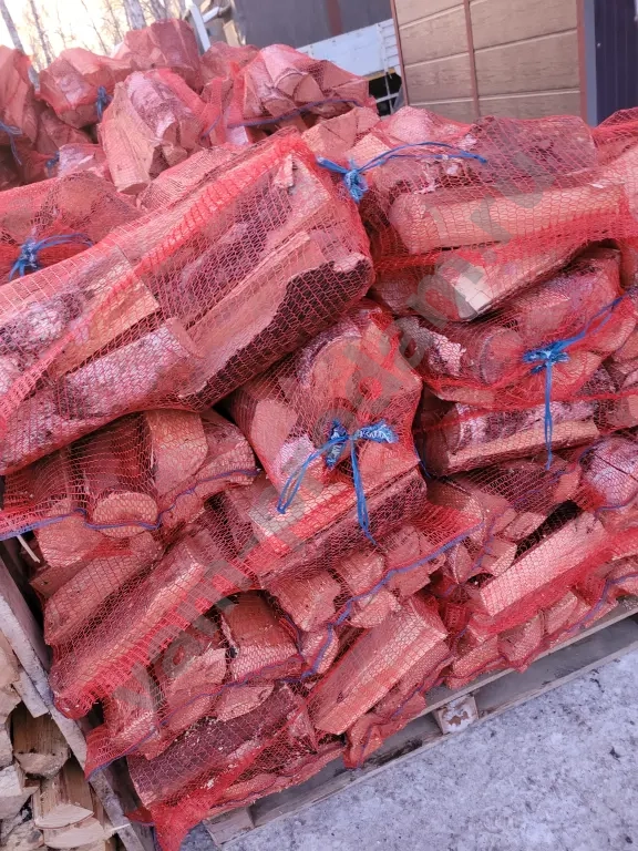 Дрова в сетках вязанки березовые колотые