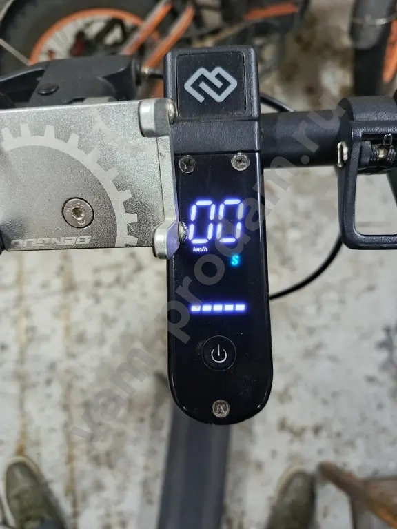 Самокат взрослый электрический б/у