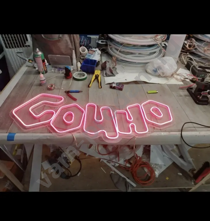 Неоновая вывеска