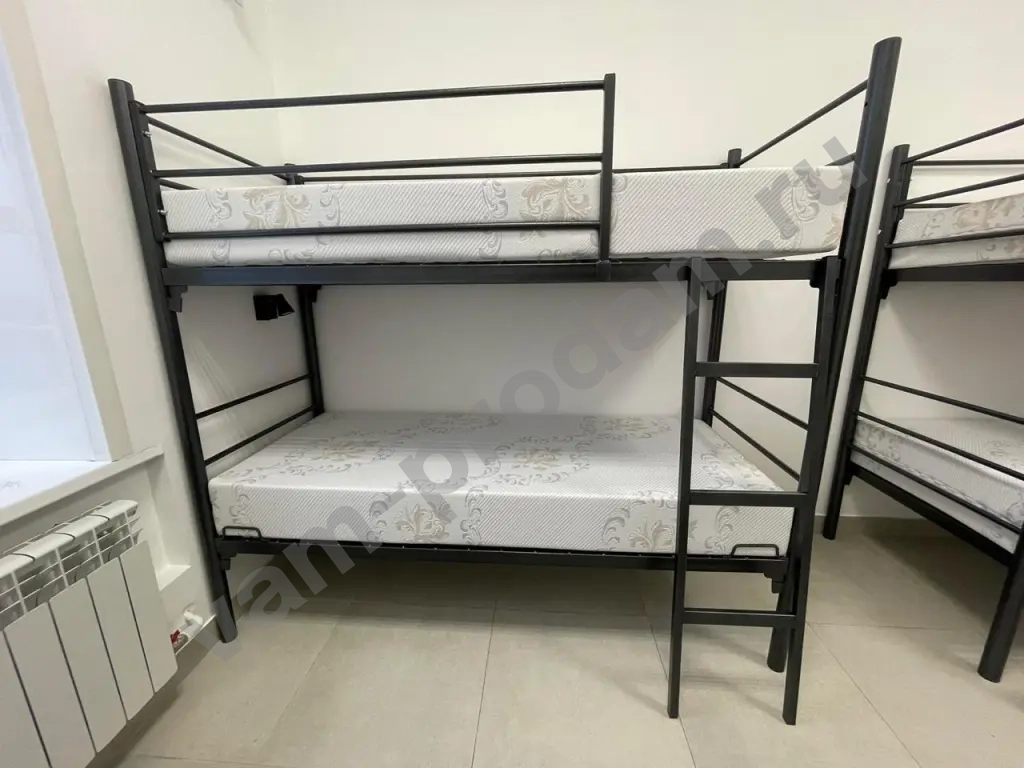 Кровати металлические, вместительные вешалки для раздевалок