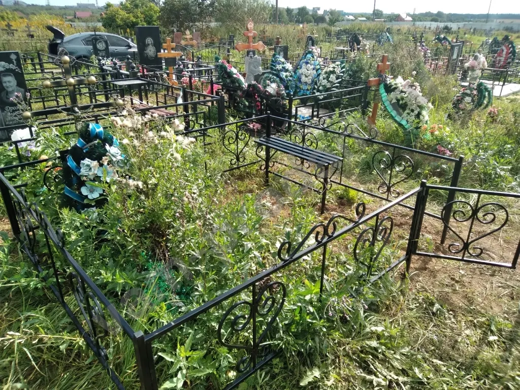 оградки на кладбище