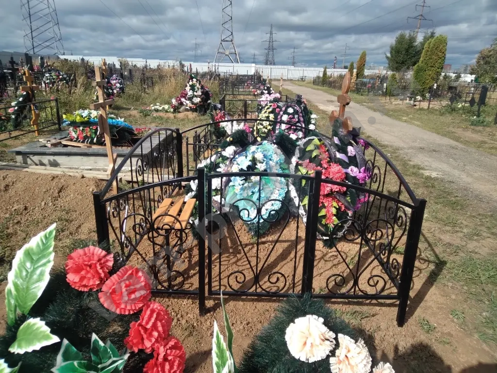 оградки на кладбище