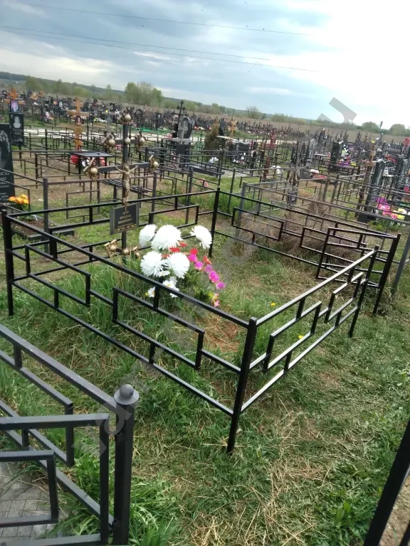 оградки на кладбище