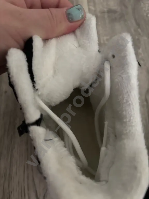 зимние кроссовки